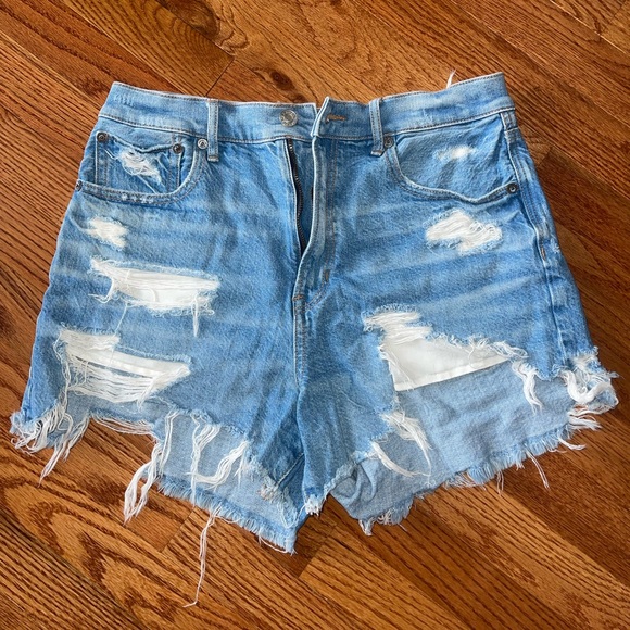 American Eagle High Rise Distressed Jean Shorts Size 6 - Picture 1 of 4